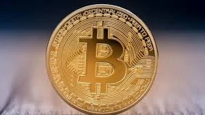 比特币的主导地位源于哪些核心优势？